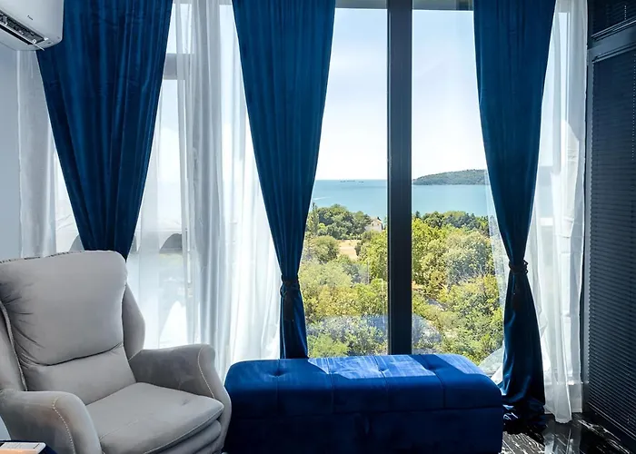 Royal View - Luxury 2br With Sea Panorama By Flat Manаger